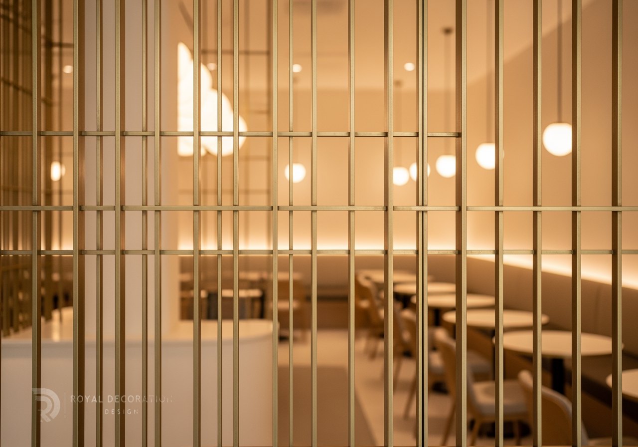 Feature — Champagne brass partition